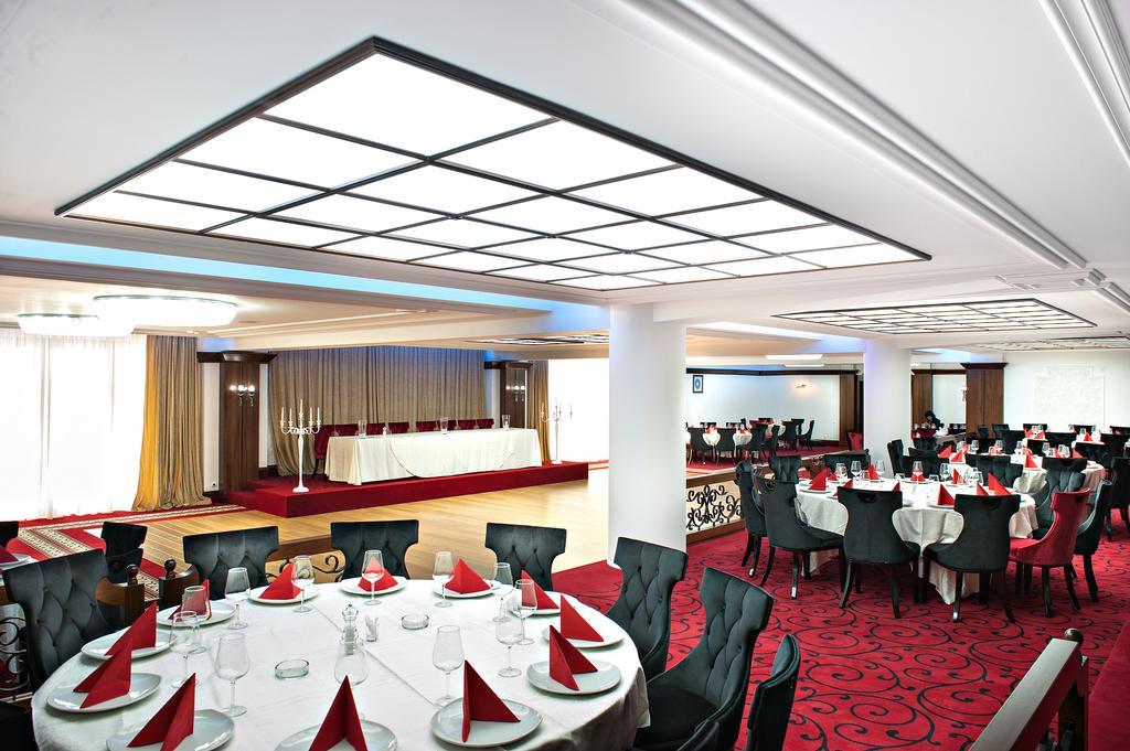 Hotel Cornul Vanatorului Питешти Экстерьер фото