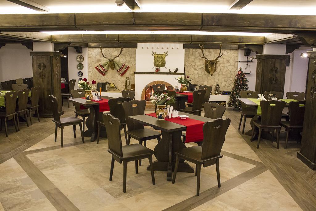 Hotel Cornul Vanatorului Питешти Экстерьер фото