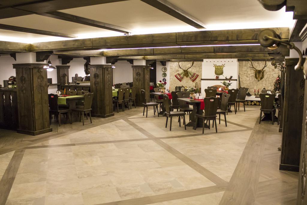 Hotel Cornul Vanatorului Питешти Экстерьер фото