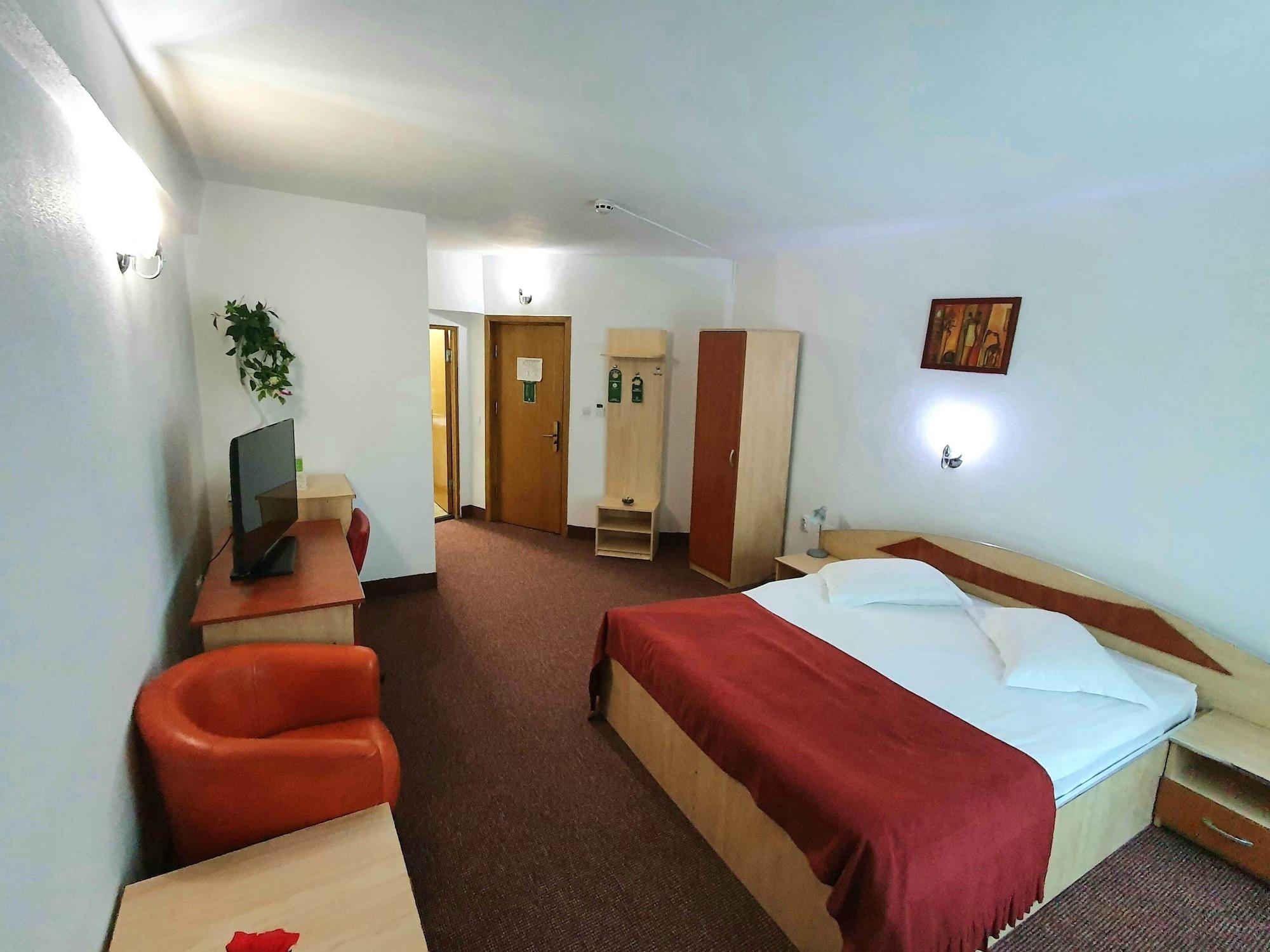 Hotel Cornul Vanatorului Питешти Экстерьер фото