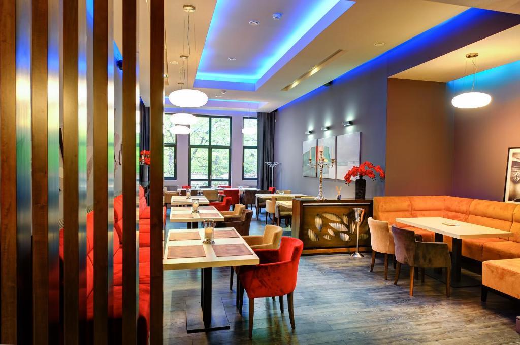 Hotel Cornul Vanatorului Питешти Экстерьер фото
