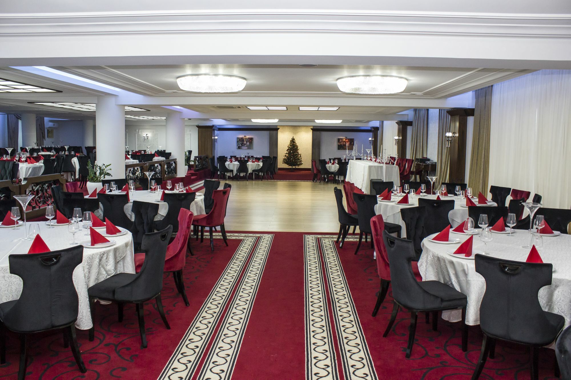 Hotel Cornul Vanatorului Питешти Экстерьер фото
