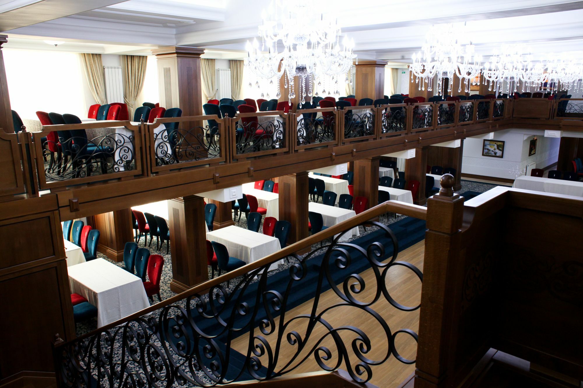 Hotel Cornul Vanatorului Питешти Экстерьер фото
